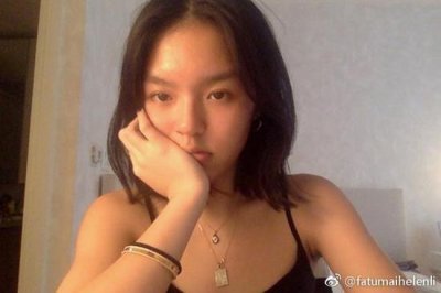 ​李咏女儿晒自拍被喷没良心 删博留父母合照很心酸