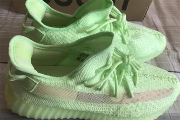 yeezy 350荧光绿开箱测评 椰子350夜光实物效果