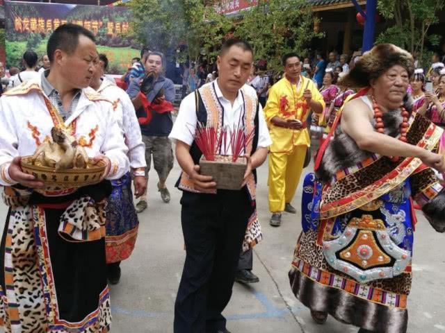 每年藏历十月二十五日,举行仙女节,藏族妇女非常重视!