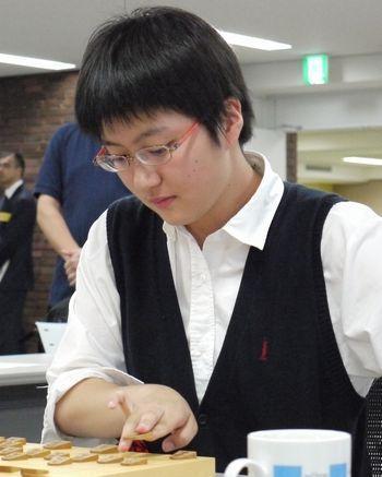 日本“男棋手”换了个发型, 转身就成了女神!