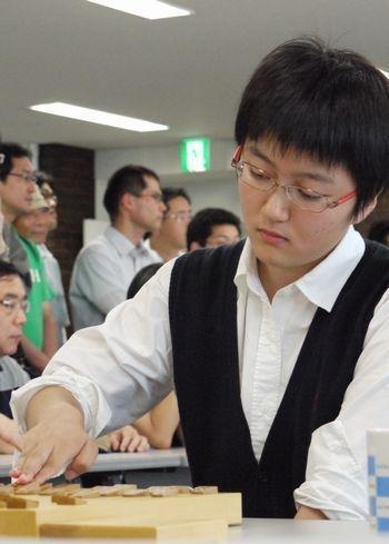 日本“男棋手”换了个发型, 转身就成了女神!