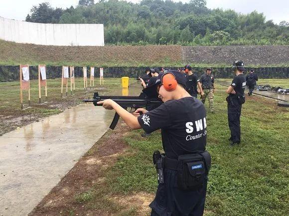 多款国产新警枪频繁亮相，中国警察终于有了趁手的武器！｜轻武专栏