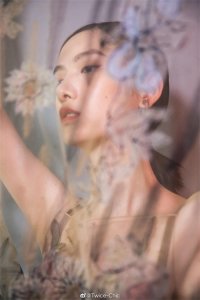 ​项偞婧 in Dior | 薄纱后的天鹅颈女孩,破茧成蝶,悠然灵动,安静绽放