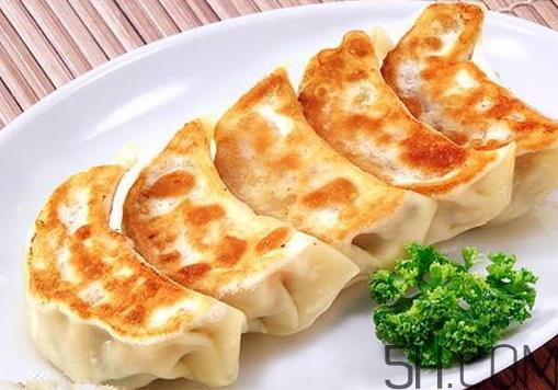 煎饺可以先蒸后煎吗？煎饺是生煎还是熟煎？