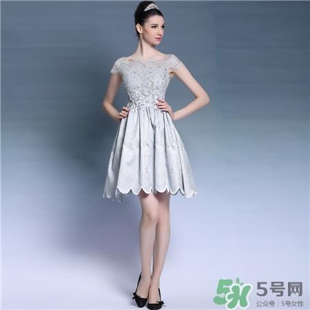 穿礼服要穿丝袜吗?穿礼服穿丝袜好吗?