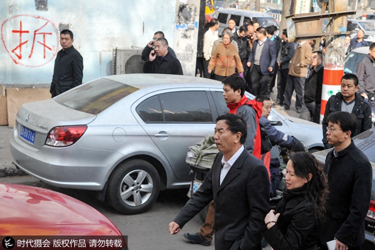 耿彦波辞去太原市市长职务 一双“沾满灰尘的皮鞋”就是他的符号