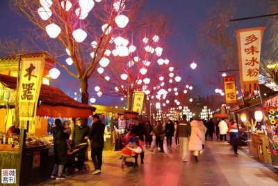 开封夜市百种特色小吃汇聚一条街,市井烟火里的老味道令人难忘