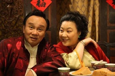 63岁的“八姑”黄伟香,戏里是阿香的养母,戏外家庭状况不为人知