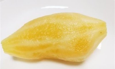 雪莲果皮可以吃吗,雪莲果干上的白色粉末是什么东西?