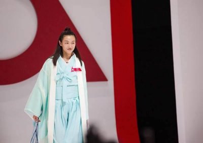 王竟力参加《明日之子》没有走红,蹭热度倒是有一手